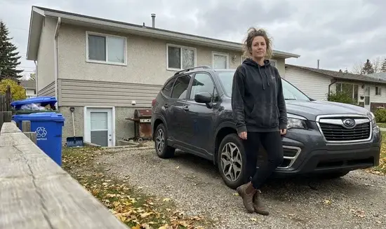 Rachel C. holding a Thank You Chloe sign